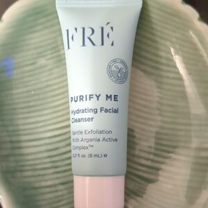 Hydrating Facial Cleanser